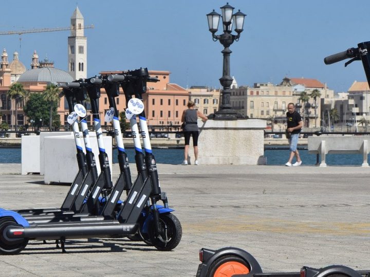 Cannabis a domicilio ma legale: a Bari il delivery di erba light è anche green